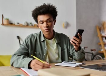 21 Text Donation Messages: Examples + Easy Templates