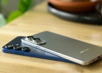 The Samsung Galaxy S25 Edge is a big phone with small phone energy