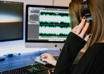 30+ Social Media Podcasts You’ll Want in Your Feed in 2025