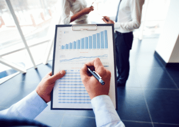 How to Become a Business Analyst in 2025: A Complete Guide