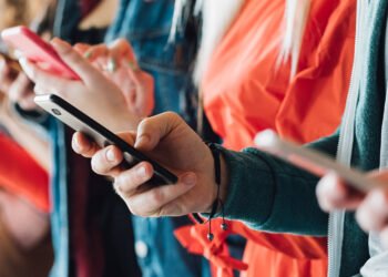 Strategic Messaging in a Distracted World: Winning the Battle for Attention