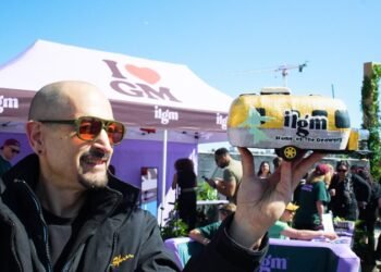 I Love Growing Marijuana Sparks up a Cannabis Home Grow Tour