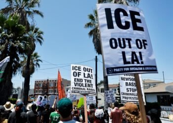 ICEBlock climbs to the top of the App Store charts after officials slam it