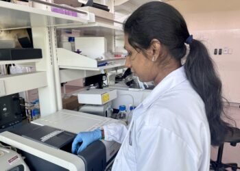 Novel method detects microbial contamination in cell cultures | MIT News