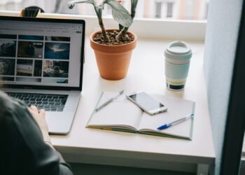 How to Use Social Media to Find Lice Removal Products to Try