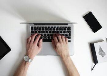 How to Create a Social Media Plan to Market Stock Options to Employees