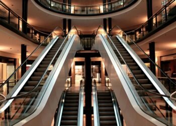 Eco-Friendly Bulk Trash Pickup for Shopping Mall Renovations