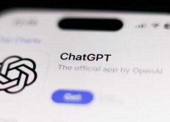 How people actually use ChatGPT and Claude