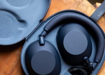 Sony brings audio sharing to its flagship noise-canceling headphones