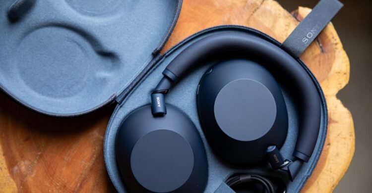 Sony brings audio sharing to its flagship noise-canceling headphones