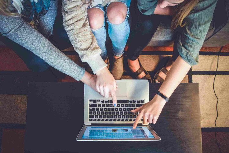 Effective Crisis Management Strategies For Social Media For PR and Brand Pros