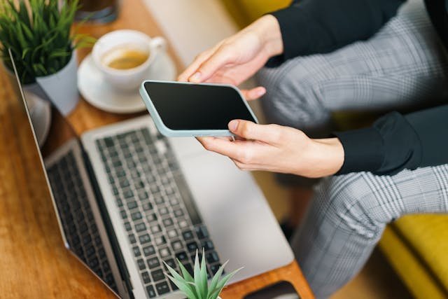 5 Ideas for Reaching Show Choir Directors on Social Media