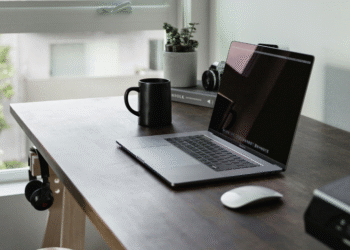 How a Simple Google Sheet Helped Me Post Consistently on LinkedIn for the First Time in 5 Years