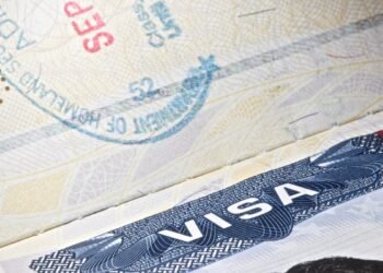 Google and Apple reportedly warn employees on visas to avoid international travel