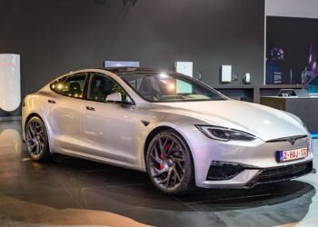 Tesla is killing off its Model S and X cars to make robots