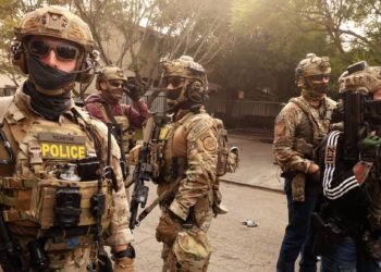 US Judge Rules ICE Raids Require Judicial Warrants, Contradicting Secret ICE Memo