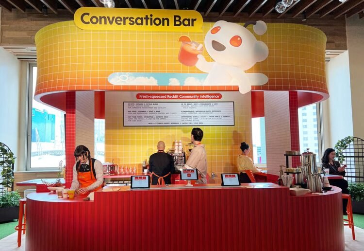 An Insider Tour of the Reddit Conversation Bar