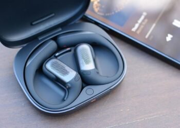 Shokz’ new earbuds effectively reduce noise while keeping your ears open