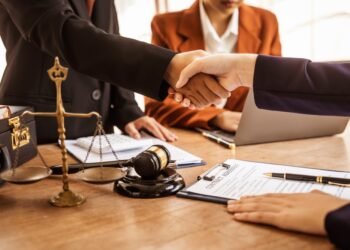 How Law Firms Win Clients And Partners With AI-driven Messaging In 2026