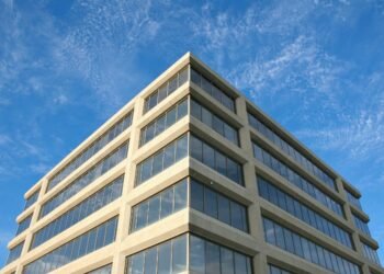 How Summit Real Estate Management Services Helps Owners Navigate California’s Regulatory Maze