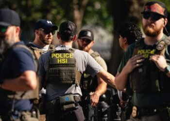 Inside the Homeland Security Forum Where ICE Agents Talk Shit About Other Agents