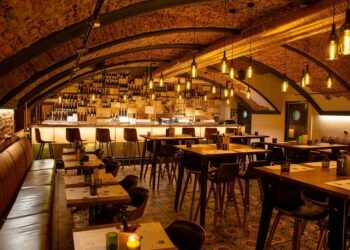 AI Changes Restaurant Marketing: Four Shifts That Deliver Results