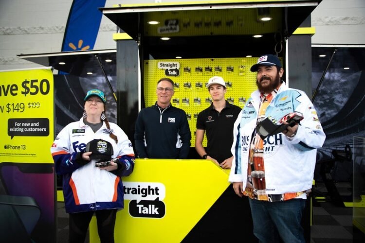 Straight Talk Throws its NASCAR Activation Back to ’09