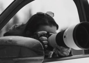 Wildlife Photographer Takes Jeep Cherokee Hybrid Deep In the Woods