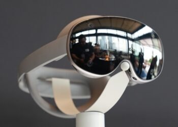 You can now turn 2D apps into 3D while using the Galaxy XR headset