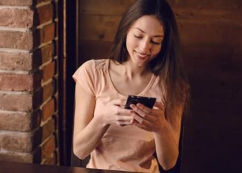 How to Incorporate AI Into SMS