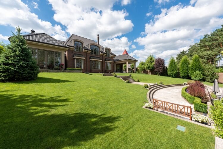 Why Landscaping Wins at Visual Social Media Marketing