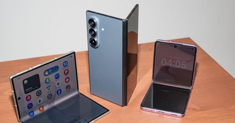 Here’s Samsung’s Advice for Apple and Its Upcoming Folding iPhone