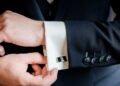 Exclusivity in Loyalty Programs: Access vs. Discount